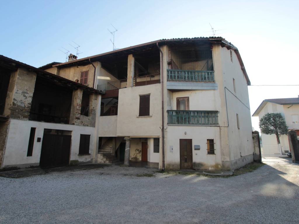 casa indipendente in vendita ad Oggiono