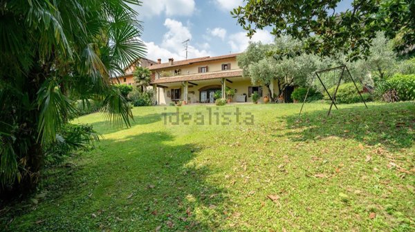 casa indipendente in vendita ad Oggiono