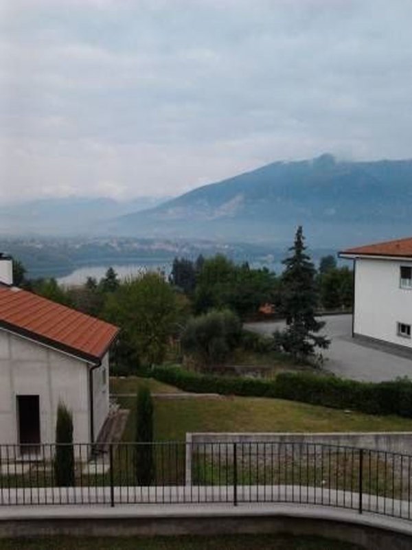 casa indipendente in vendita ad Oggiono