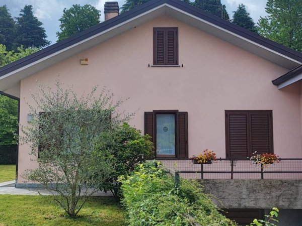 casa indipendente in vendita ad Oggiono