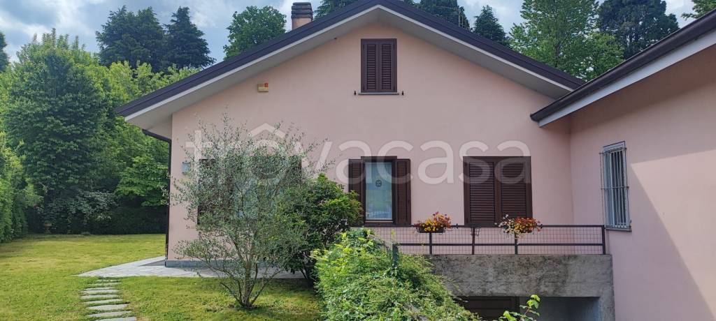 casa indipendente in vendita ad Oggiono