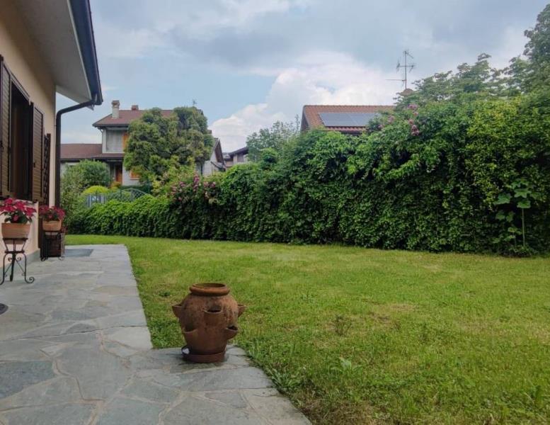 casa indipendente in vendita ad Oggiono