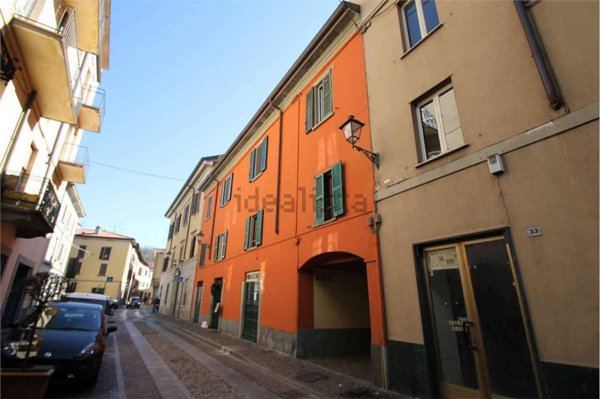 negozio in vendita ad Oggiono