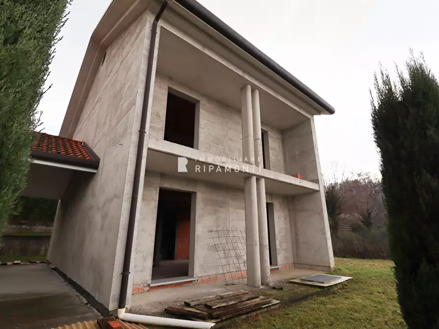 casa indipendente in vendita ad Oggiono in zona Imberido