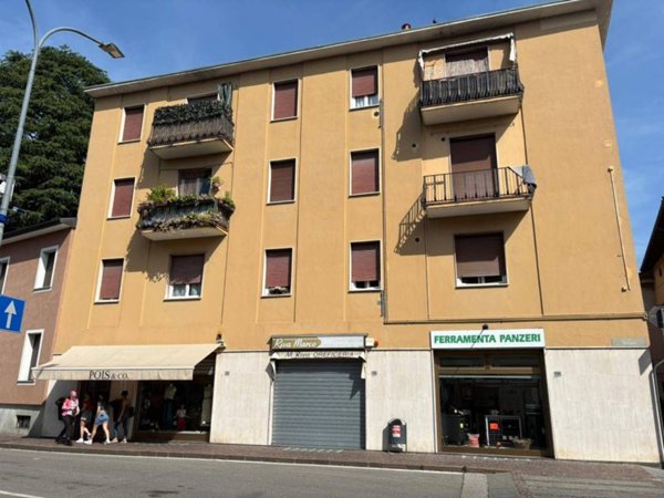 negozio in vendita ad Oggiono