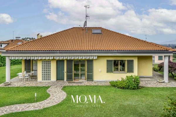 casa indipendente in vendita ad Oggiono