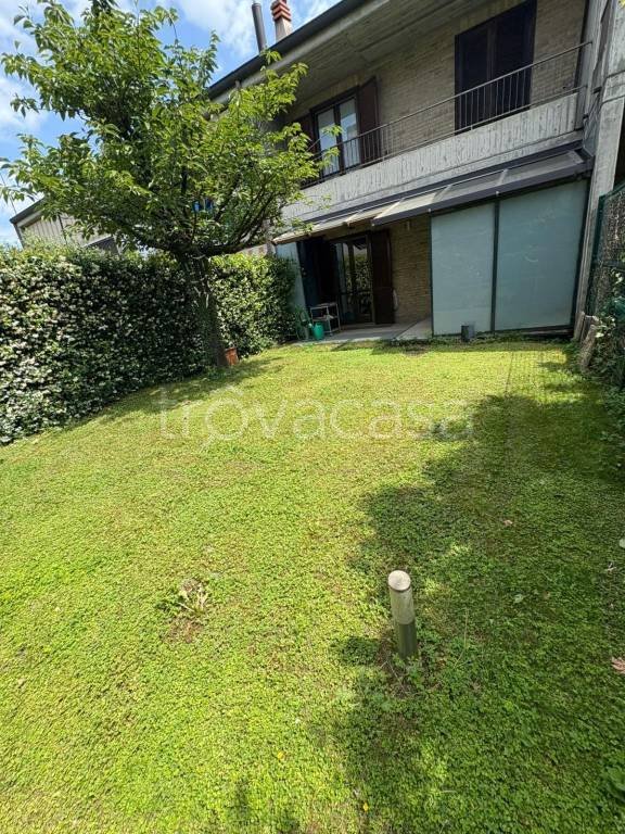 casa indipendente in vendita ad Oggiono