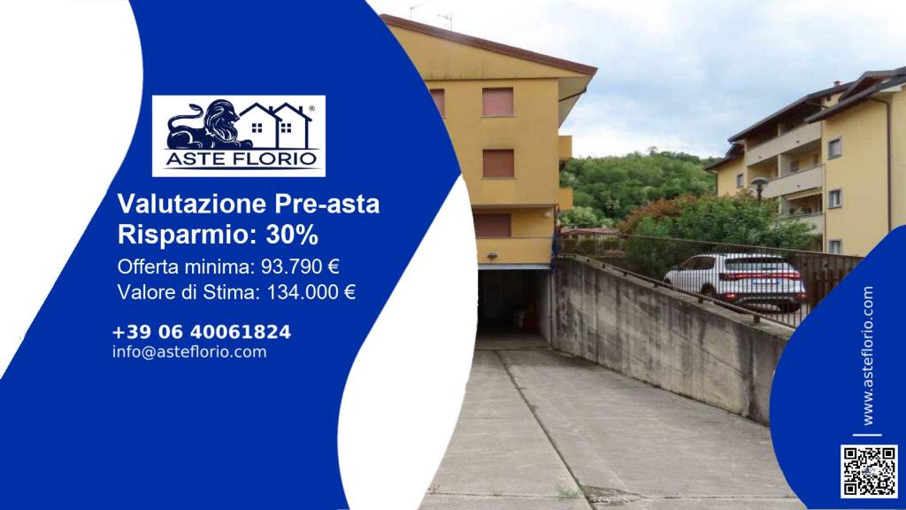locale commerciale in vendita ad Oggiono