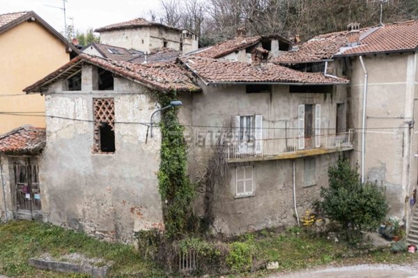 casale in vendita ad Oggiono in zona Imberido