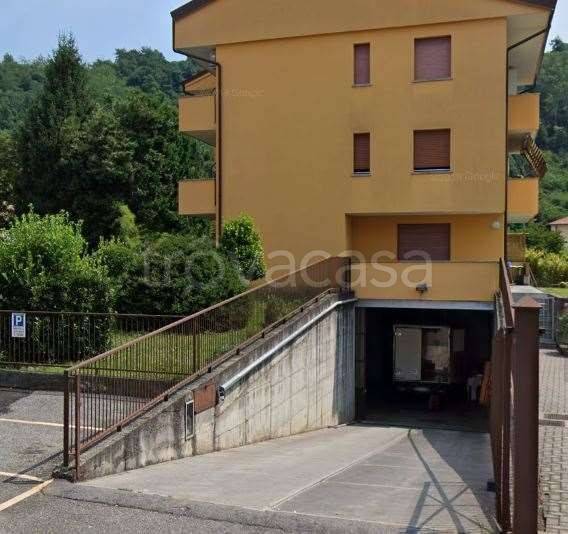 locale commerciale in vendita ad Oggiono