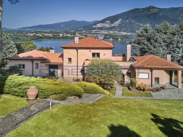 casa indipendente in vendita ad Oggiono in zona Imberido