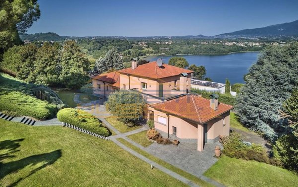 casa indipendente in vendita ad Oggiono in zona Imberido