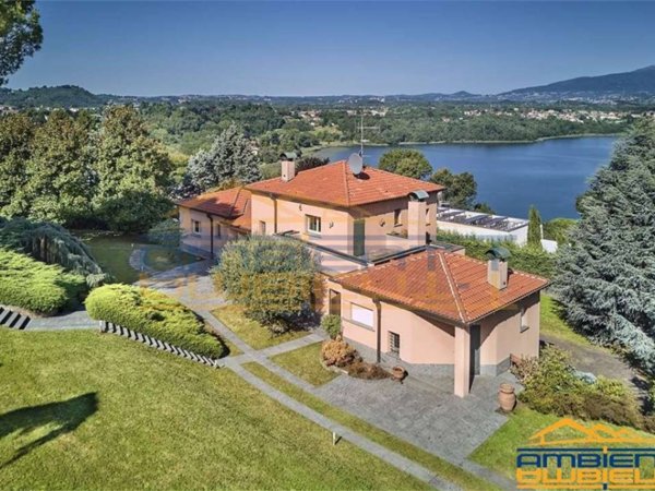 casa indipendente in vendita ad Oggiono in zona Imberido