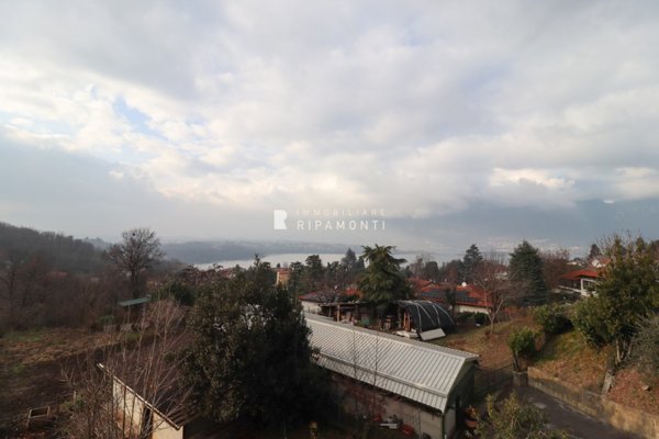 casa indipendente in vendita ad Oggiono in zona Imberido