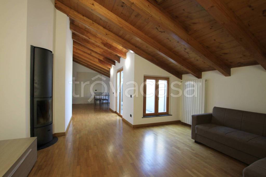 appartamento in vendita ad Oggiono