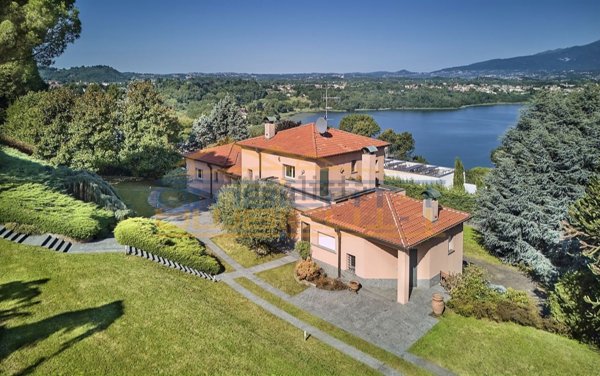 casa indipendente in vendita ad Oggiono in zona Imberido