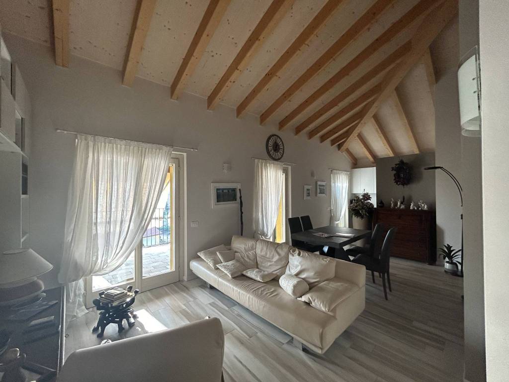 appartamento in vendita ad Oggiono
