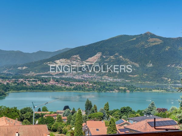 appartamento in vendita ad Oggiono in zona Imberido