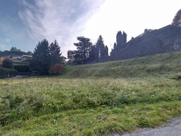 terreno edificabile in vendita ad Oggiono