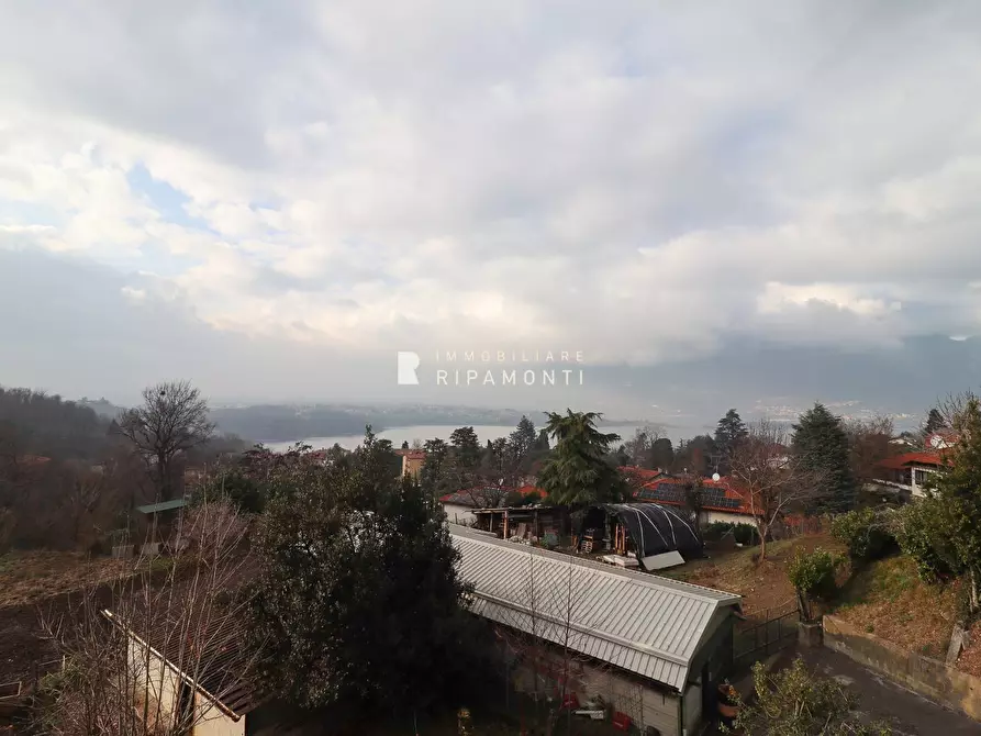 casa indipendente in vendita ad Oggiono in zona Imberido