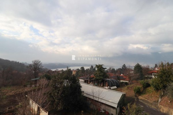 casa indipendente in vendita ad Oggiono in zona Imberido