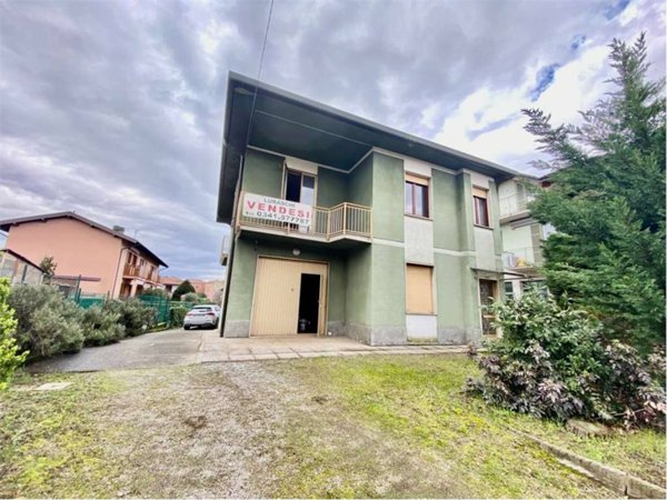 casa indipendente in vendita ad Oggiono