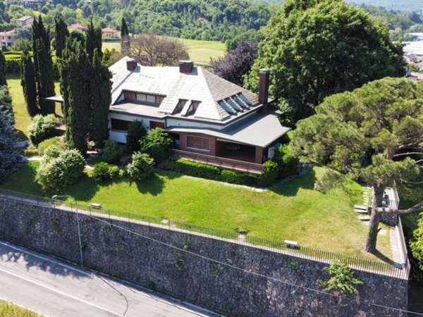 casa indipendente in vendita ad Oggiono