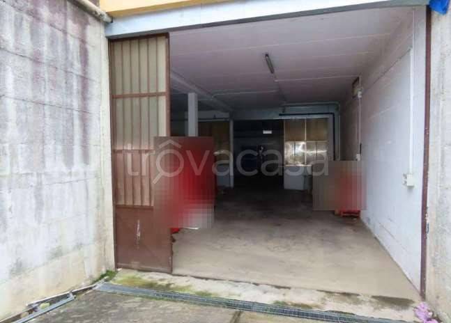 locale di sgombero in vendita ad Oggiono