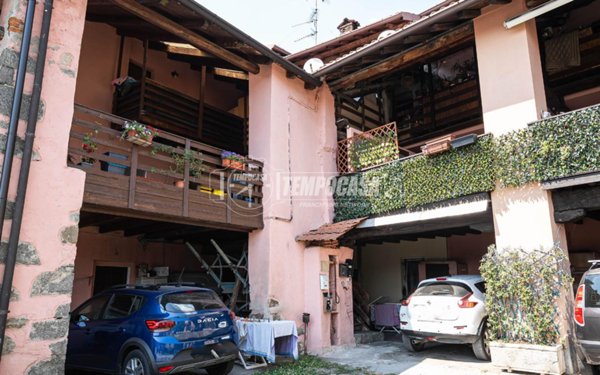 casa semindipendente in vendita ad Oggiono
