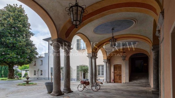 negozio in vendita ad Oggiono