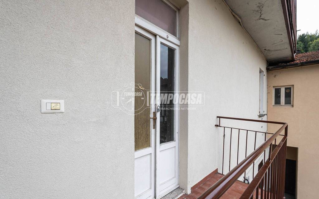 appartamento in vendita ad Oggiono in zona Imberido