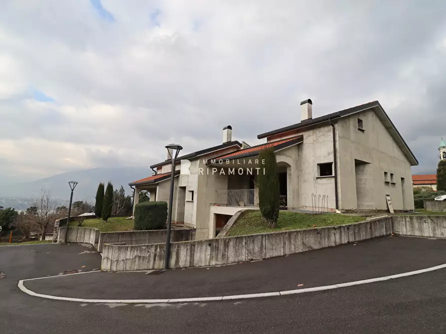 casa indipendente in vendita ad Oggiono in zona Imberido