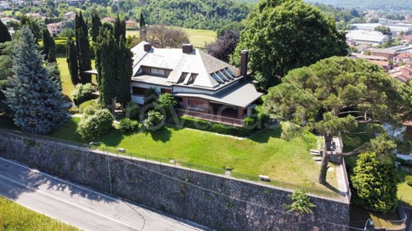 casa indipendente in vendita ad Oggiono