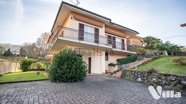 casa indipendente in vendita ad Oggiono in zona Imberido