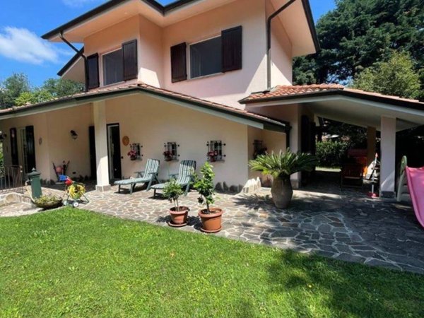 casa indipendente in vendita ad Oggiono