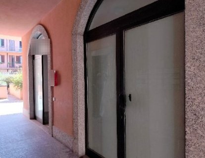 negozio in vendita ad Oggiono