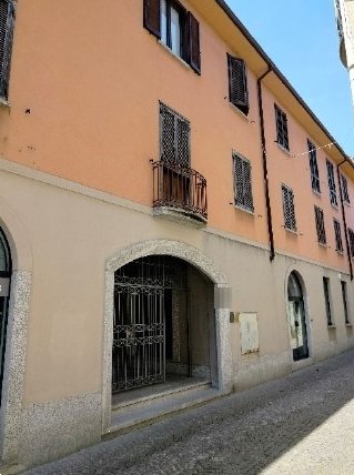 negozio in vendita ad Oggiono