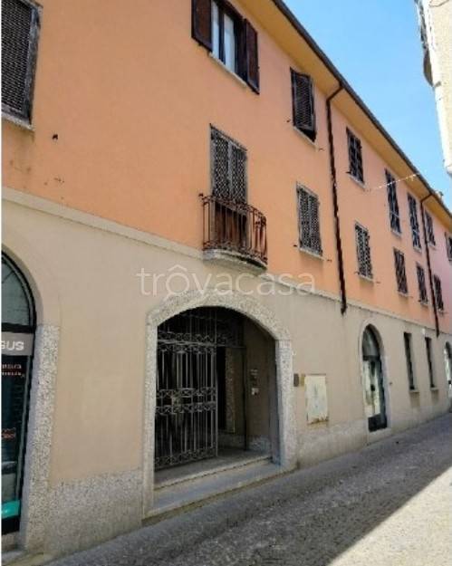 negozio in vendita ad Oggiono