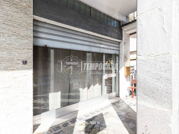 negozio in vendita ad Oggiono