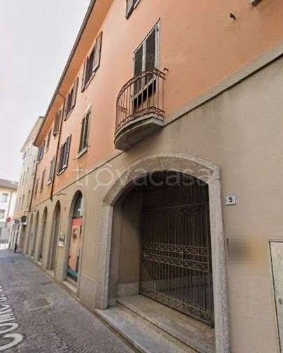 negozio in vendita ad Oggiono