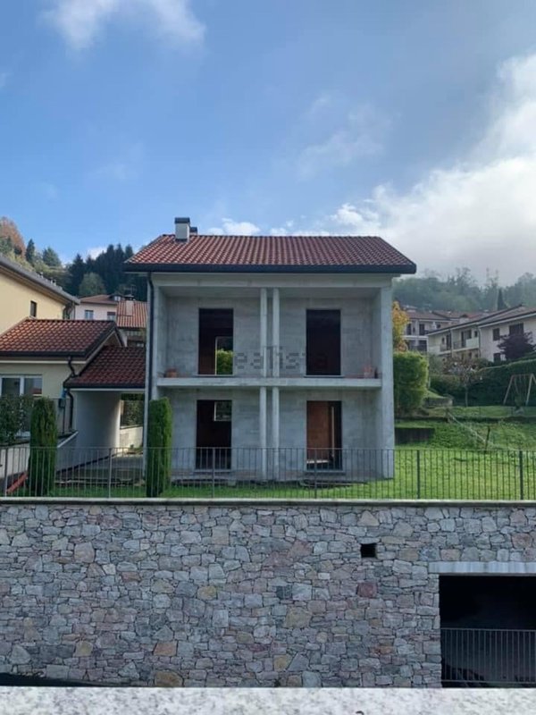 casa indipendente in vendita ad Oggiono