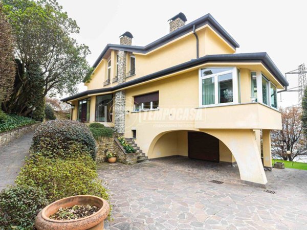 casa indipendente in vendita ad Oggiono