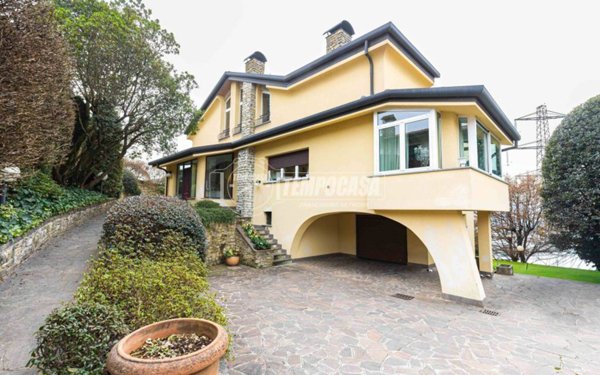 casa indipendente in vendita ad Oggiono