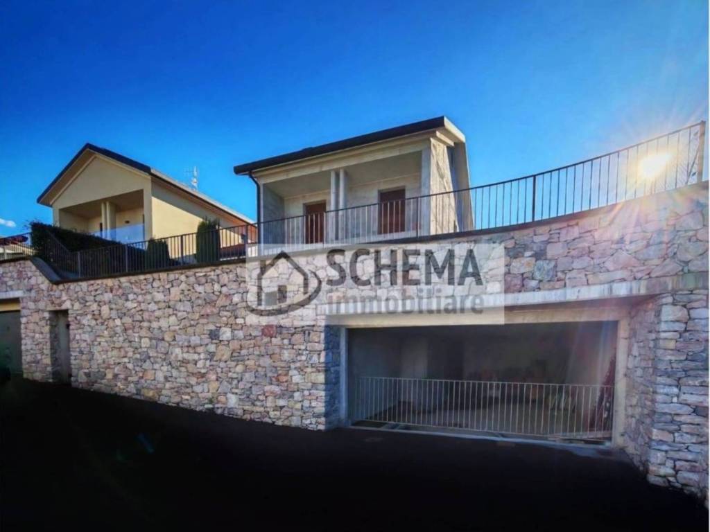 casa indipendente in vendita ad Oggiono in zona Imberido
