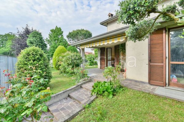 casa indipendente in vendita ad Oggiono