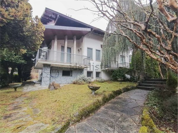 casa indipendente in vendita ad Oggiono