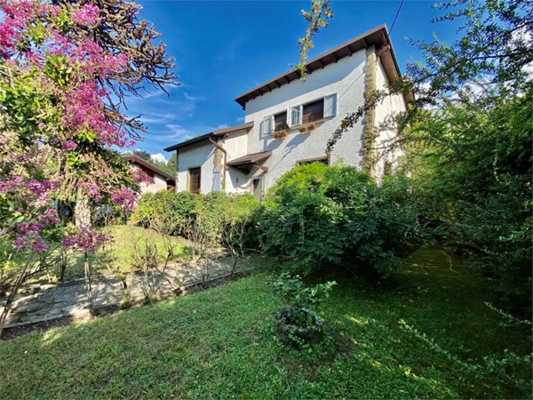 casa indipendente in vendita ad Oggiono