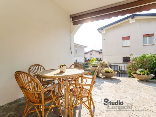 casa indipendente in vendita ad Oggiono in zona Imberido