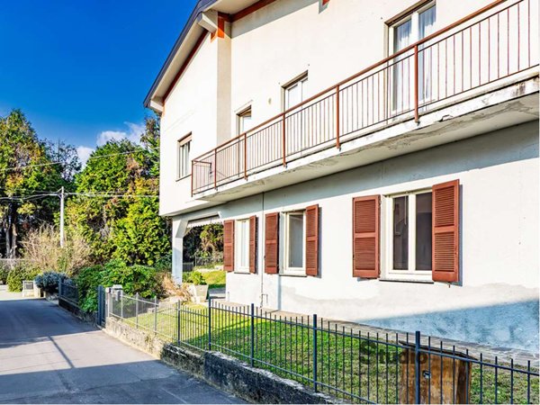 casa indipendente in vendita ad Oggiono in zona Imberido