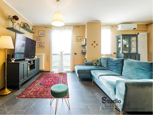 appartamento in vendita ad Oggiono in zona Imberido